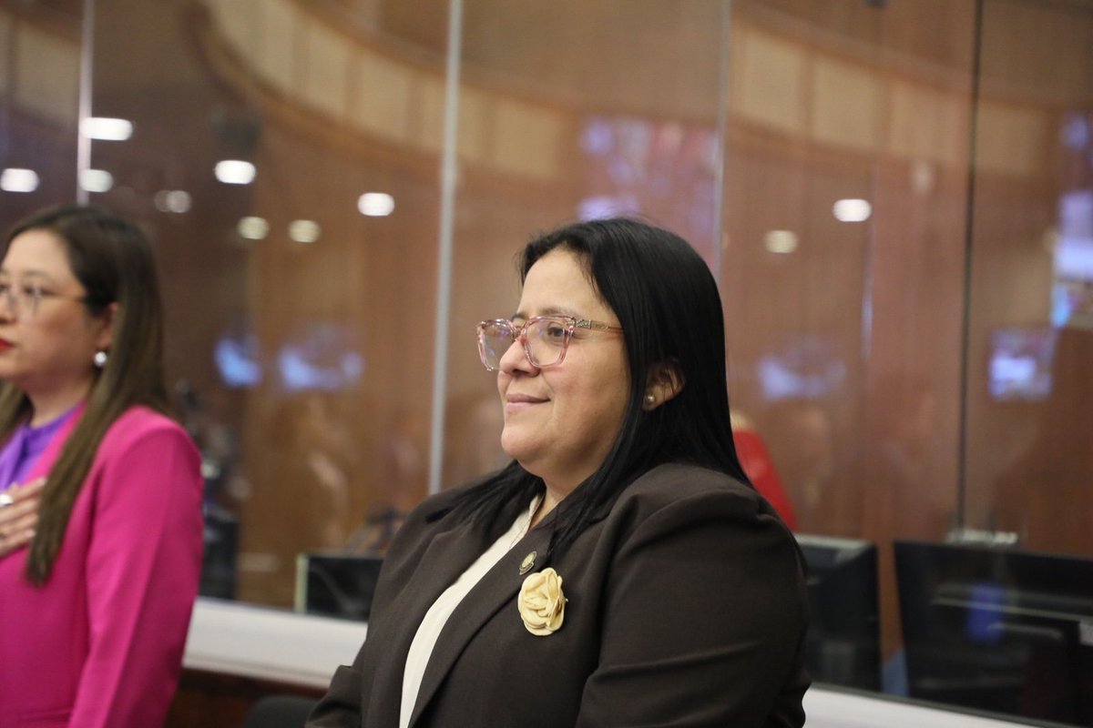 LorenaRosadoS's tweet photo. Hoy, en el Pleno de la Asamblea Nacional del Ecuador participé en el primer debate de la reforma al Código Orgánico Monetario y Financiero, una iniciativa orientada a fortalecer el sistema financiero del país, generar mayor confianza para los ciudadanos, proteger los recursos de los ecuatorianos y crear mejores condiciones para el crecimiento económico y la inversión.
Además, en la Comisión de @soberanialimen, continuamos el análisis de las reformas a la ley del INIAP, escuchando el criterio de expertos para impulsar la investigación agropecuaria, desarrollar semillas de mayor calidad y promover la innovación en el campo.

Seguimos construyendo leyes que respondan a las necesidades de la gente, fortaleciendo la economía, respaldando a nuestros productores y trabajando por un Ecuador con más oportunidades para todos. 🌾🤝🇪🇨

#LorenaRosado #AsambleístaPorGuayas #GuayasConLorenaRosado