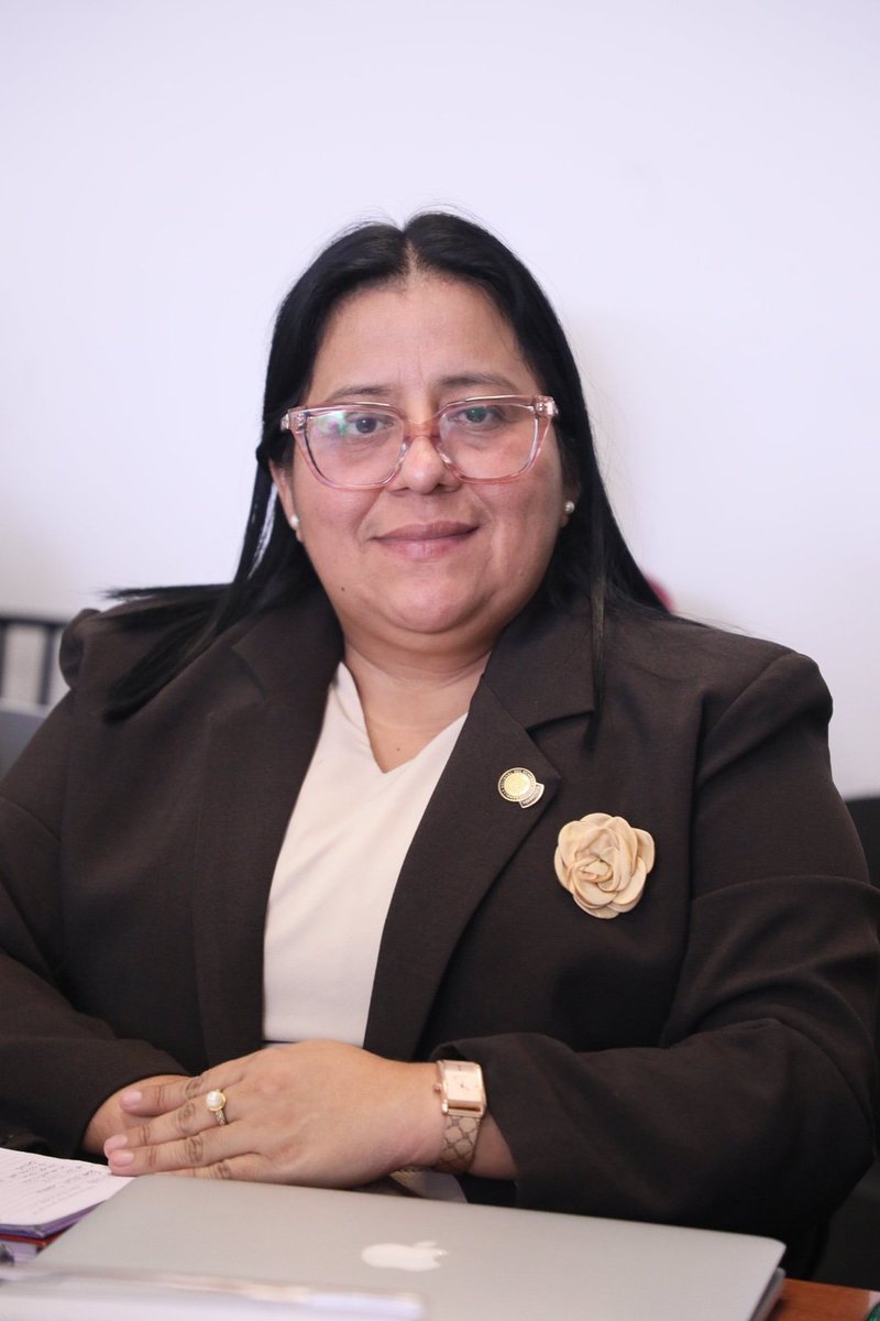 LorenaRosadoS's tweet photo. Hoy, en el Pleno de la Asamblea Nacional del Ecuador participé en el primer debate de la reforma al Código Orgánico Monetario y Financiero, una iniciativa orientada a fortalecer el sistema financiero del país, generar mayor confianza para los ciudadanos, proteger los recursos de los ecuatorianos y crear mejores condiciones para el crecimiento económico y la inversión.
Además, en la Comisión de @soberanialimen, continuamos el análisis de las reformas a la ley del INIAP, escuchando el criterio de expertos para impulsar la investigación agropecuaria, desarrollar semillas de mayor calidad y promover la innovación en el campo.

Seguimos construyendo leyes que respondan a las necesidades de la gente, fortaleciendo la economía, respaldando a nuestros productores y trabajando por un Ecuador con más oportunidades para todos. 🌾🤝🇪🇨

#LorenaRosado #AsambleístaPorGuayas #GuayasConLorenaRosado