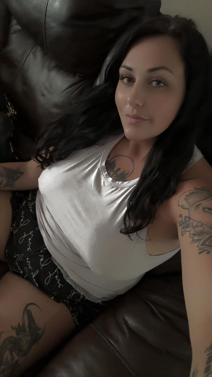 Beautywithin95's tweet photo. Just a chill day at the house before the upcoming 4th of July photo shoot tomorrow! So excited 😘🔥🍑🇺🇸🇺🇸#4thofjuly #newphotoshoot #beautiful #chill https://t.co/hd2yUlYiH3
