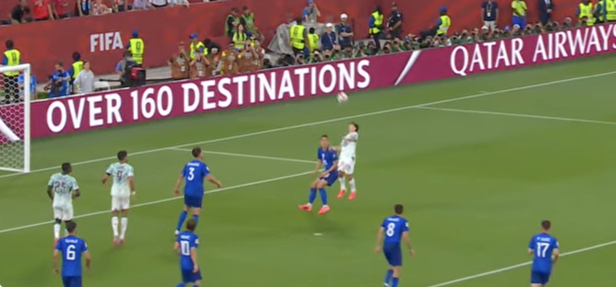 realmilgrauu's tweet photo. Os cara de Portugal cruzando para um cara de 1,50 de altura

kkkkkkkkkkkkkkkkkkkkkk mas quando tá o Cristiano ali na área eles se fazem de cego https://t.co/pOWBQhfvd1