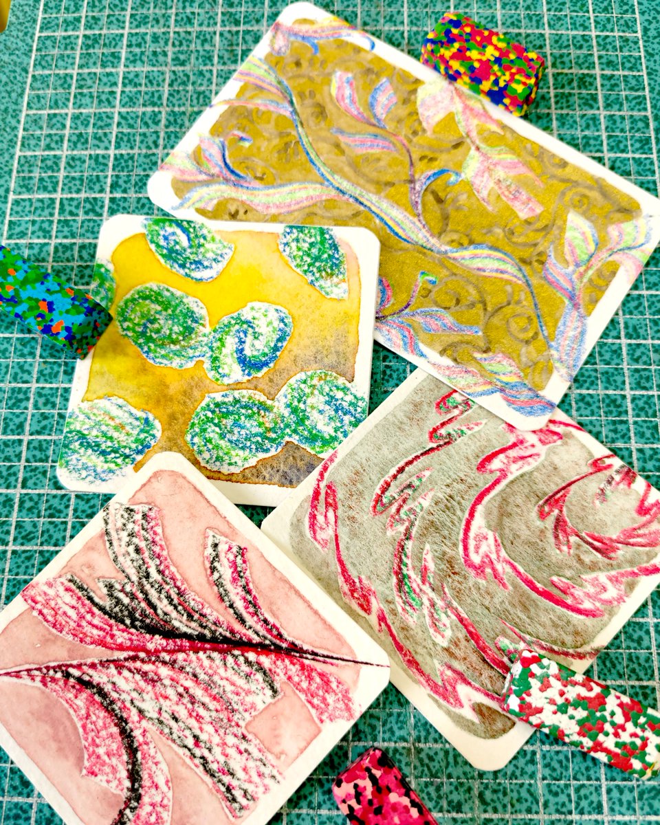 BunchoMj's tweet photo. 今年上半期のらくがきから4枚。

#マジェール #Dotクレヨン #色で遊ぶクレヨン #アナログ絵
形が気に入ったの2つと色が気に入ったのとちょっと手が込んでるの。 https://t.co/XUQjyRjamk