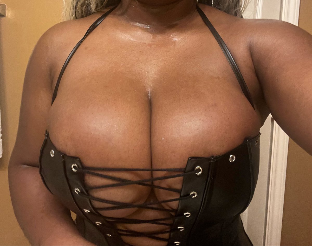 ur_ebonygf's tweet photo. rack attack https://t.co/OCA8Fw9AHq