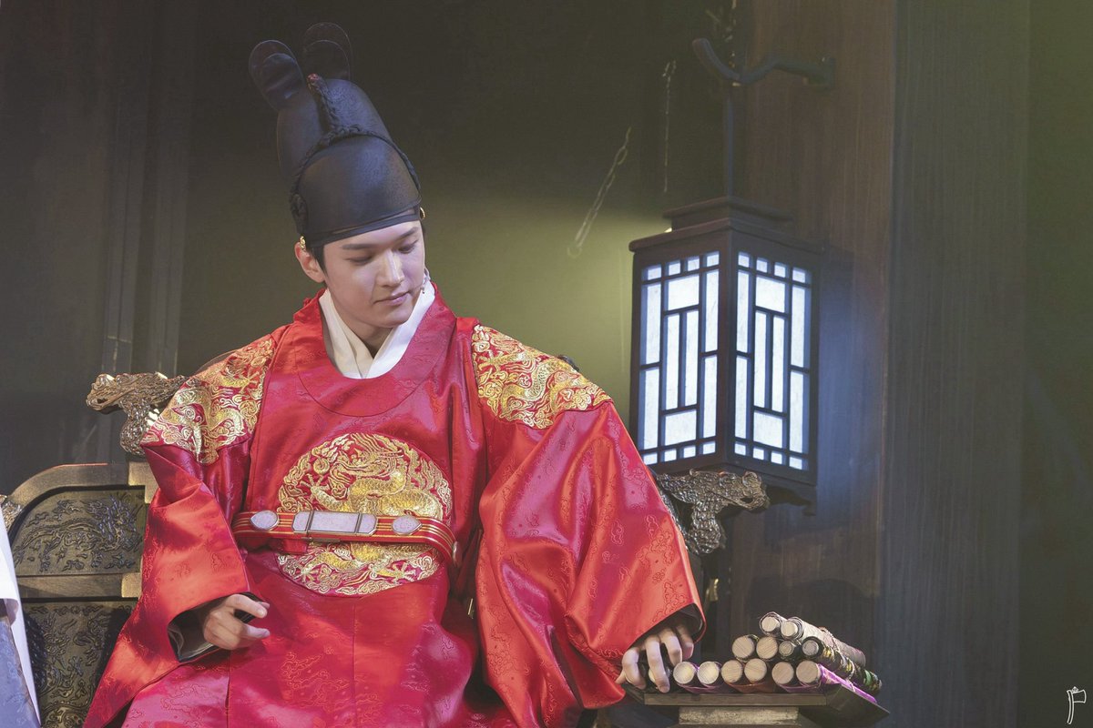 Doli_cheol's tweet photo. 해몽가
 
커튼콜 데이

이산役 #홍성원 배우��� https://t.co/JQx5FLBqvU