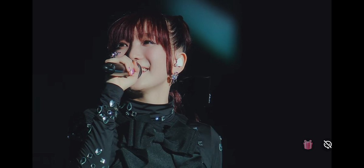 grngrn_9's tweet photo. 僕は昨年夏からYOASOBIを聴き始めて、ライブはZOZOFESが初めて。Wandara愛媛、ペンタ、国立と見てきて、その体験に誇りを持っていますが、昨日の超現実は本当に素晴らしい時間でした。僕の大好きなYOASOBIがそこにいました。12月の東京ドーム、楽しみにしています。

#YOASOBI https://t.co/c5x9iX2v5z