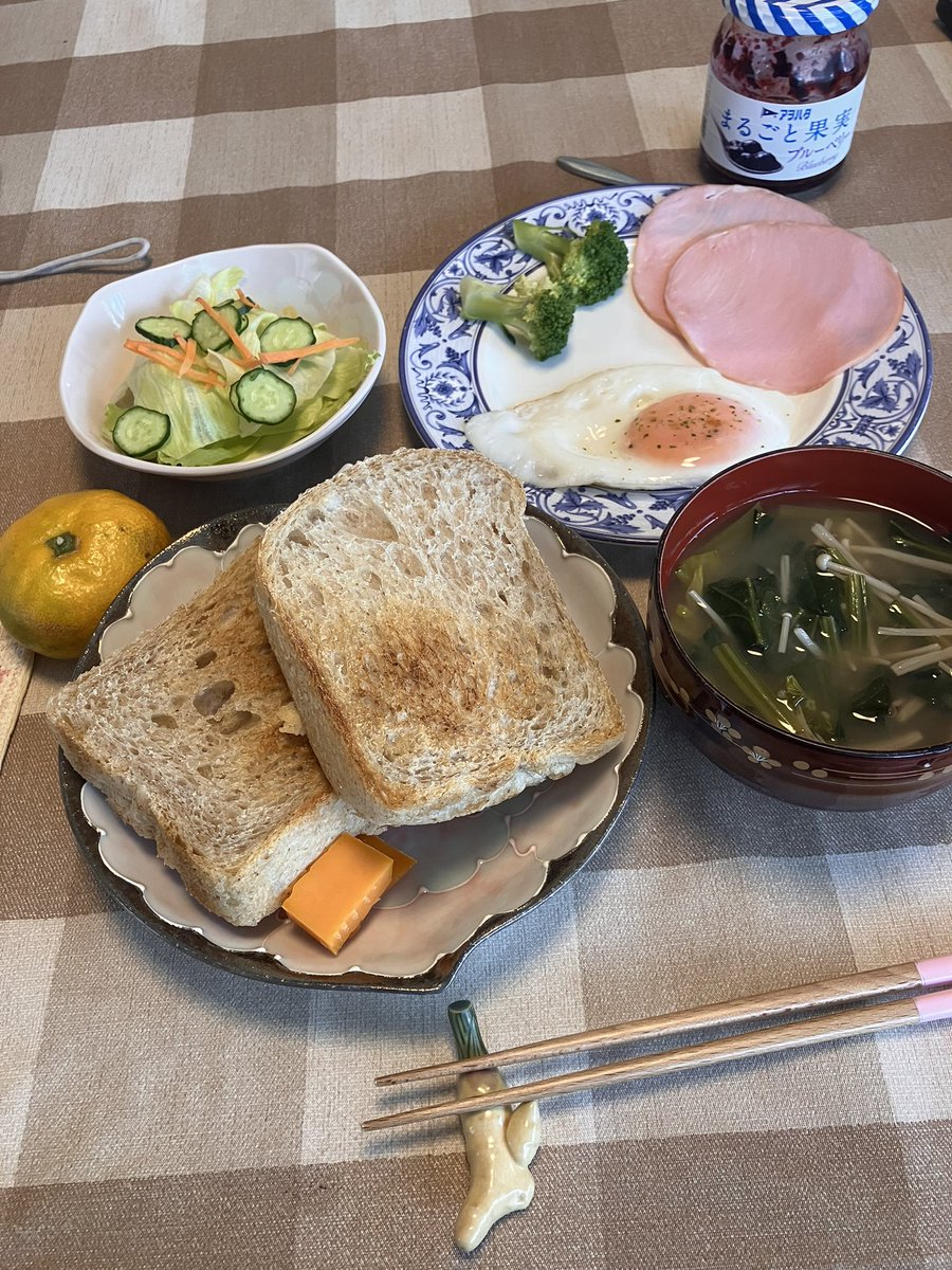 asa4104's tweet photo. ご飯は美味しく楽しく頂きたい
ごちそうさまでした！
#朝食　　#パン
 #全粒粉食パン https://t.co/RwsYnb8M2e