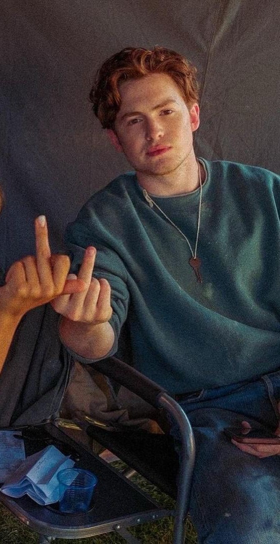 Notstussy's tweet photo. @angelugalde_ literalmente super feo. Tampoco  que tu le pudieras llegar twinka con mucho ego y confianza. Ya te dara un golpe de realidad y te daras cuenta de lo fea que eres https://t.co/44MGUICjqv