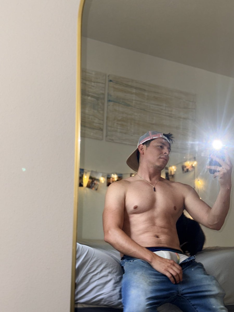 erikgutierrez9's tweet photo. Summer heat cumming in strong ๐ฅต๐ฆ๐ค
#gay #thirstday #happythirstday #gym #underwear https://t.co/qw5KW0PFip