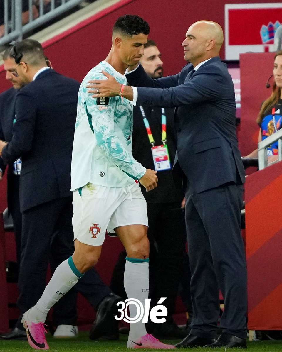 DiarioOle's tweet photo. ¿Qué te pareció la salida de Ronaldo? 🤔🇵🇹 https://t.co/YazYQKKO6Y