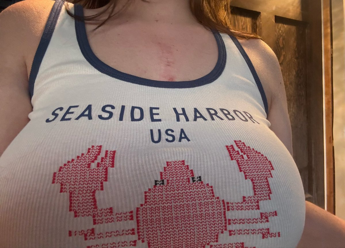 eepydemxn's tweet photo. no bra today sorry https://t.co/hR9TwB3RxS