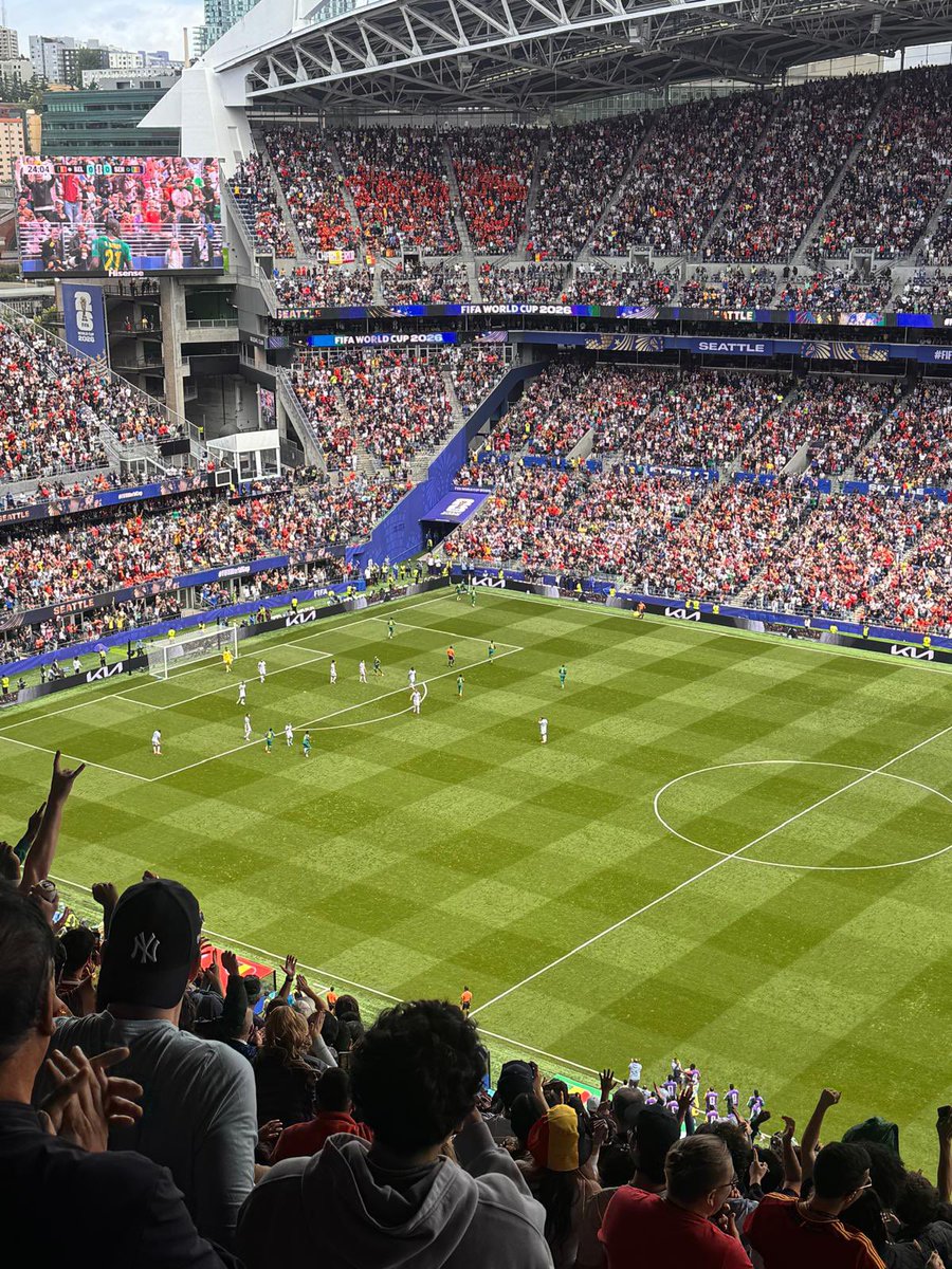 Soccerphile's tweet photo. Habib Diarra and Ismaila Sarr put #Senegal 2 up before Romelu #Lukaku pulled one back and a header from captain Youri #Tielemans then a VAR assisted penalty by the same player sent #Belgium into the next round to face #USA https://t.co/46eXJC4MkA