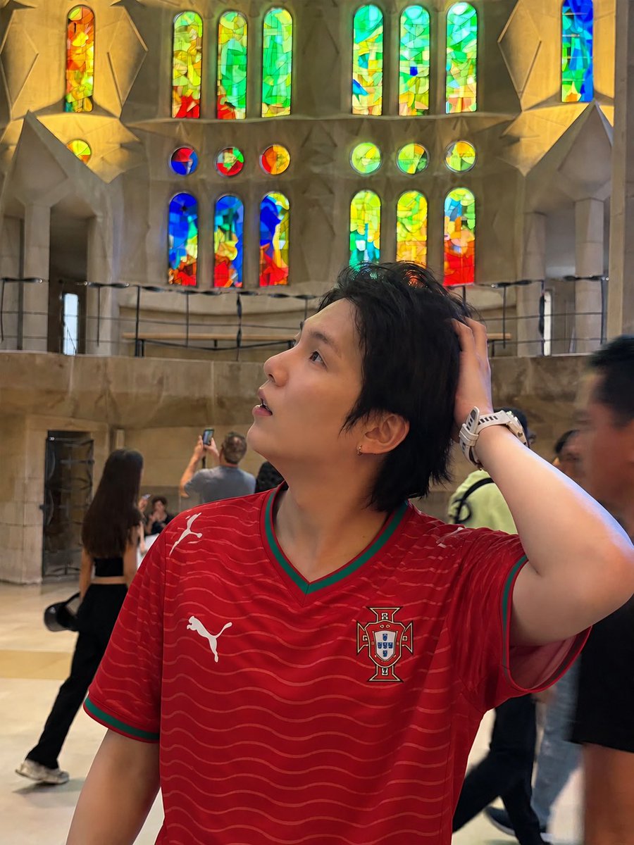 biasedbyguinho's tweet photo. o yoongi para o ano estará assim ☝🏻 https://t.co/ehXbXKFoe0