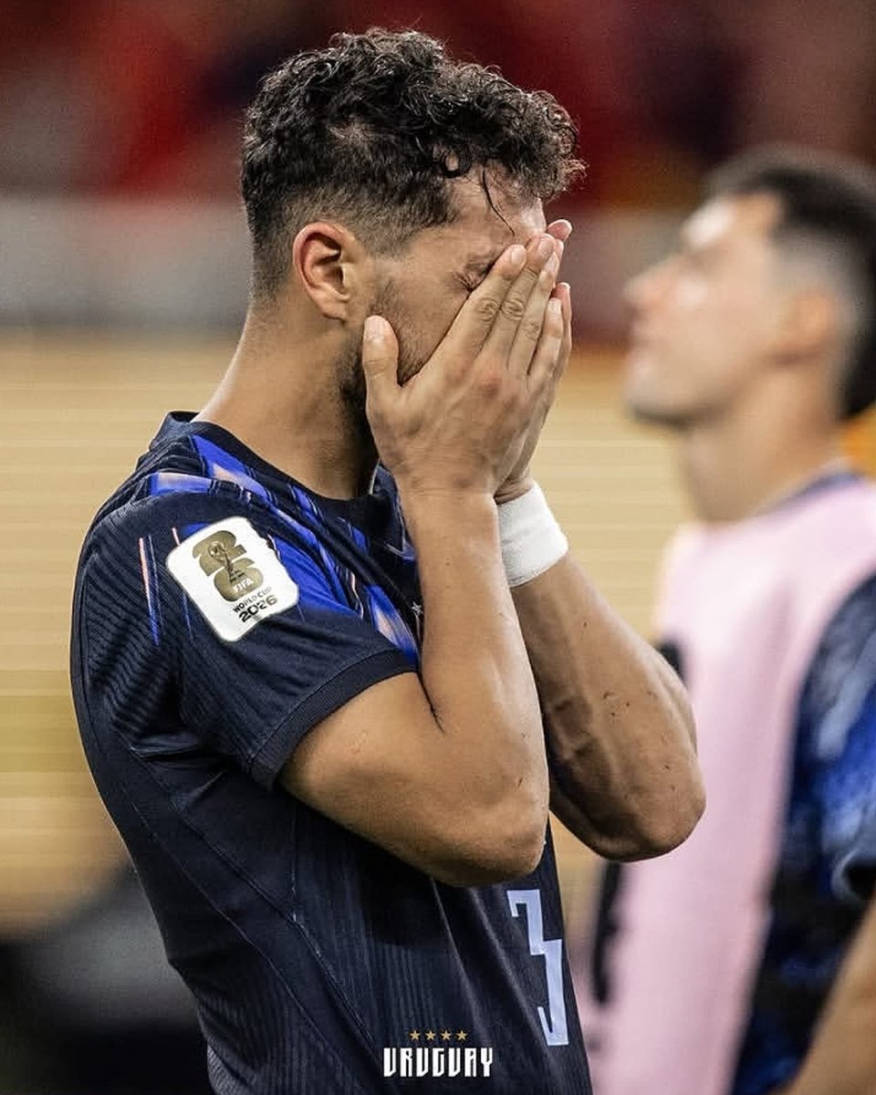 Misticauruguaya's tweet photo. 🇺🇾✍️ Seba Caceres también hace su descargo tras la dura eliminación de Uruguay en la Copa del Mundo: 

"Vestir la celeste en una Copa del Mundo fue la mejor sensación que tuve en mi vida".

"No cumplimos con las expectativas acorde a la historia y grandeza de una selección como la nuestra, a pesar de no guardarnos nada a la hora de competir".

"Sin duda lo volveremos a intentar nuevamente, con la intención de mejorar lo hecho. Que este dolor que todos sentimos por el resultado nos sirva de experiencia para lo que viene y poder dejar a Uruguay lo más alto".

"Agradecer a toda la gente que nos estuvo apoyando hasta el final y también a los que siempre están conmigo en cada momento".