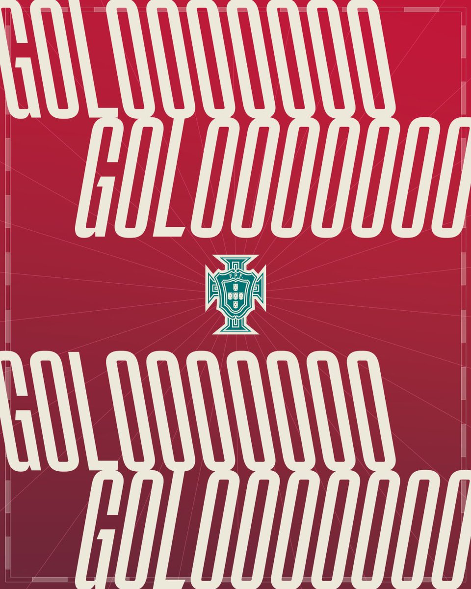 selecaoportugal's tweet photo. ⚽️ 90+4’ GOLOOOOOOOOOOOOOOO DO PISTOLEIRO!!!! 🔫

Cruzamento da esquerda com conta, peso e medida, diretamente para a cabeça de Gonçalo Ramos! No centro da área, o nosso 9️⃣ cabeceou para o fundo das redes!

LINDO, PORTUGAL!!! 🤩

#PORCRO | 2-1 | #VaiDarPortugal   #FIFAWorldCup https://t.co/qoqEaZlmFo