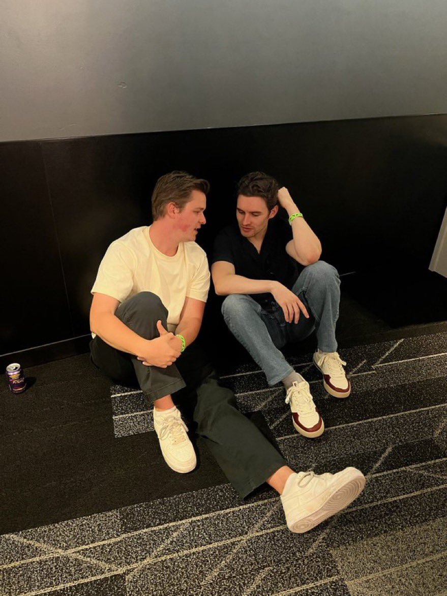 tvstatic's tweet photo. maybe they should’ve kissed https://t.co/8rQ5uFH2mM