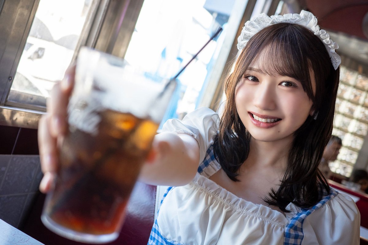 kahorin1st's tweet photo. 🐏オフショット公開🐏

＼金曜日、お疲れ様✨／
かほりんとコーラで乾杯🌟

#果実の歩幅 #藤嶌果歩1st写真集
🩵Amazon(通常版) https://t.co/4fqHQRODim
🩷@ Loppi＆HMV https://t.co/dIeuRmmiMg
🩵Sony Music Shop https://t.co/z4vPVElfl0
🩷紀伊國屋書店 https://t.co/Ny9idfQ5lm https://t.co/rqX6WX5oIm