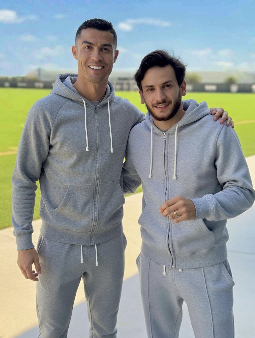 KvKvaratskhelia's tweet photo. The GOAT 🐐 ⚽️⚽️⚽️ https://t.co/kfxQeJlFeA