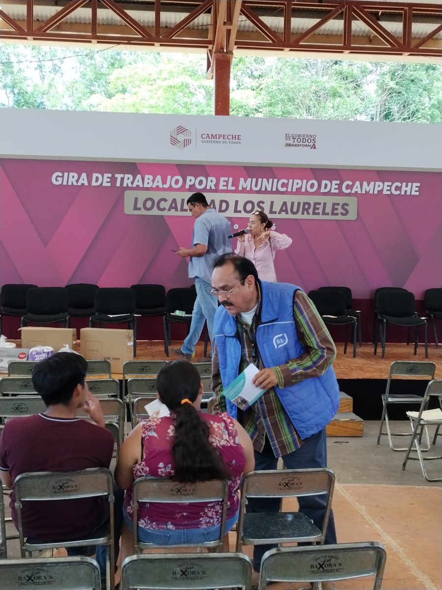 ifdpcampeche's tweet photo. 📍#LosLaureles #Campeche
Como parte de la gira de trabajo de la Gobernadora @LaydaSansores, el Mtro. José Rufino Moo Chel y personal del #IFDP difundieron nuestros servicios, reafirmando el compromiso de garantizar el acceso a la justicia y una defensa adecuada para todos 🤝⚖️🇲🇽 https://t.co/vJBctxf16T