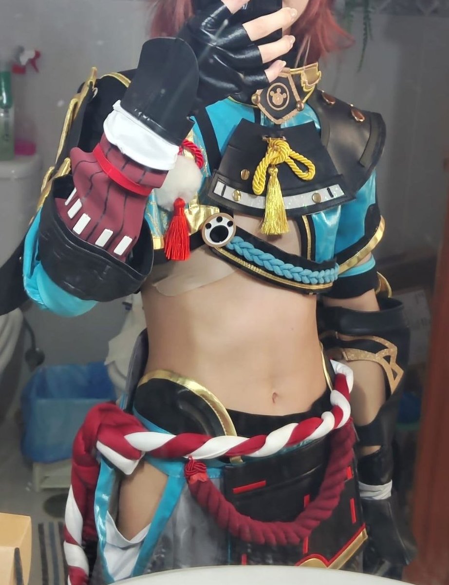 Fembuglover's tweet photo. I tried on my friends #Goroucosplay 
@Joseph_Yaoi Thank u sm twin <3
૮˶• ﻌ •˶)აづ~ 🦴
(please ignore all my stuff in the background)
#GenshinImpact https://t.co/ytEY9KDy1l