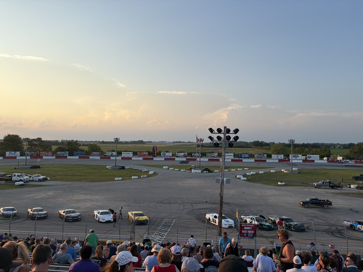 ksherbit10's tweet photo. A little short track Thursday night @PPistone @GCSUpdates before @ChicagolndSpdwy 
Let’s go racing boys! #TMDNASCAR https://t.co/BYJwuSJGVg