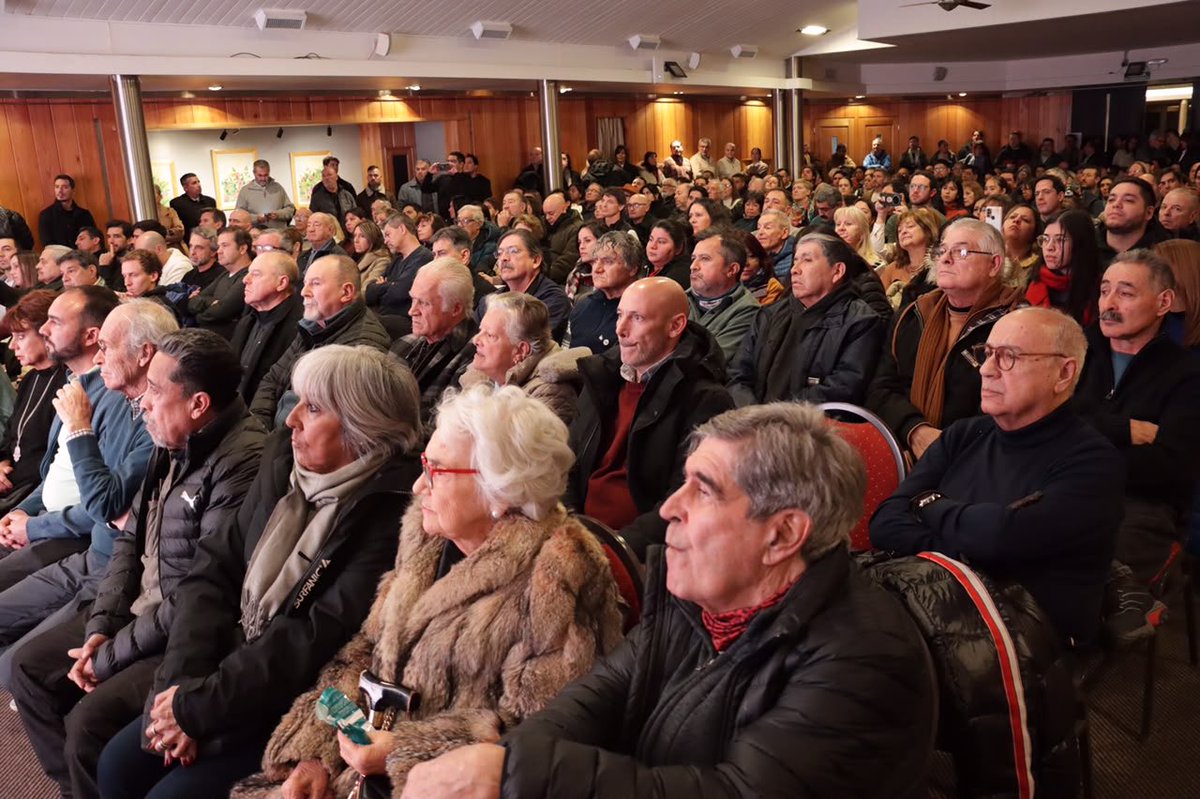 Rolo_Figueroa's tweet photo. LA TRANSPARENCIA TAMBIÉN SE CONSTRUYE RINDIENDO CUENTAS

En San Martín de los Andes llevamos adelante un nuevo informe de gestión, en este caso para la #RegiónDeLosLagosDelSur 
Revisamos lo realizado, analizamos los desafíos y conversamos sobre los próximos pasos para seguir impulsando el desarrollo de cada localidad.
Con planificación, trabajo en equipo y objetivos claros, seguimos construyendo una provincia con más oportunidades para todos los neuquinos.