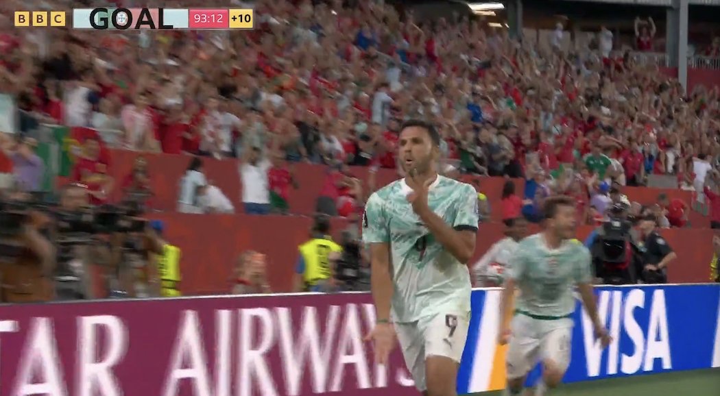 FoUploads tweet media