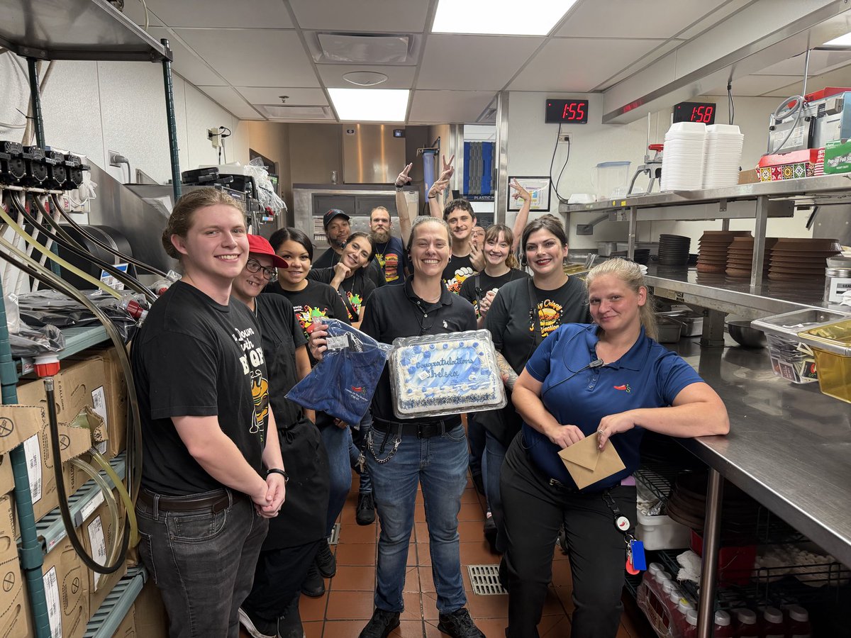 dmeter11's tweet photo. I love making people feel special and this one was easy and well deserved! Chelsea won Leader of the Quarter and was promoted from AM to MGR today! I am so proud of her and Lake Cumberland is lucky to have her! The best is yet to come! Cheers to you! @CaraLiebman @JimFromChilis https://t.co/70jQHa2x9K