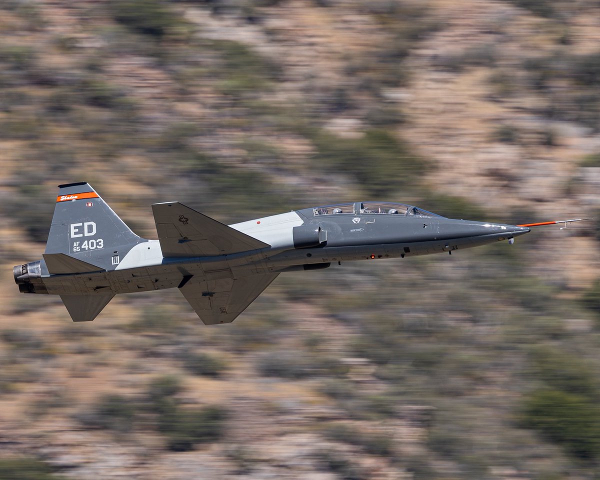 wavy_zyro's tweet photo. T38s speeding down low https://t.co/pcLDDulnez