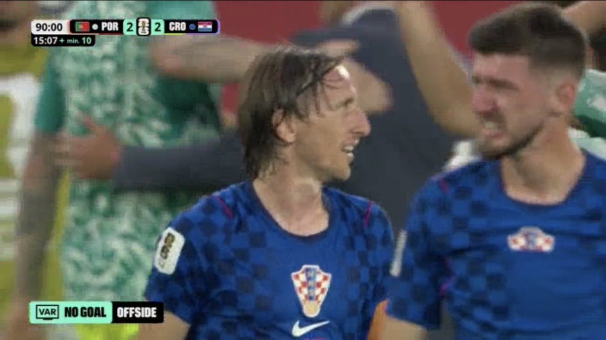 user_c10's tweet photo. Je suis dégoûtée y’a eu 10 buts hors-jeu pour la Croatie…Modrić :((( https://t.co/ZyOBa8Hk6N