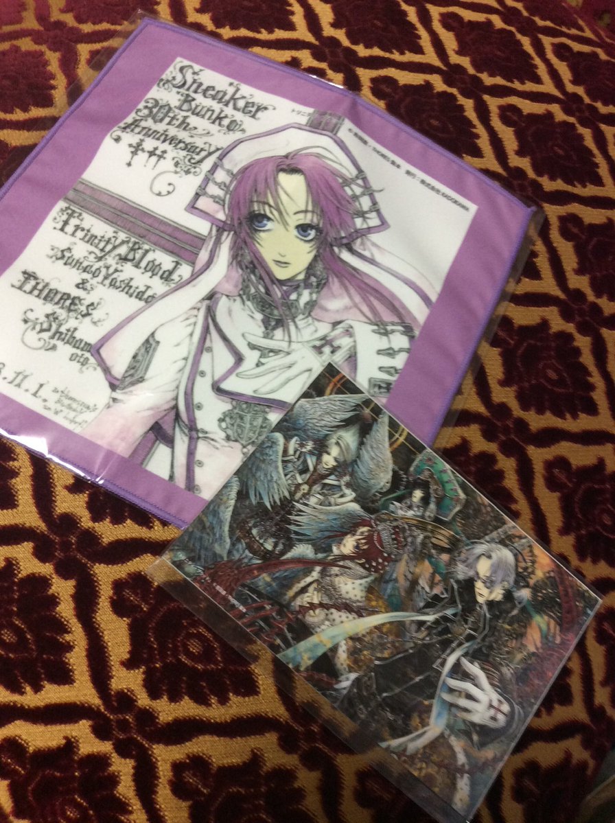 thoresiva's tweet photo. 此方の元記事にある『トリニティ・ブラッド」のイラストは2018年に角川スニーカー文庫30周年記念誌『ザ・スニーカーLEGEND』刊行お祝いの為の色紙です。

色紙は2018年11月4日に秋葉原で開催された角川スニーカー文庫30周年記念イベントにて展示され、エステルの色紙イラストはタオルハンカチにもなり此方はイベントで販売されていましたね。

『ザ・スニーカーLEGEND』の読者プレゼントでもあったので、当時応募にて当選されたファンの方のお手元に届けられました。

その経緯があり、イラストをその時の刊行誌や実際のイベントで観て頂くために完成版の写真は敢えて出しませんでした。

XやInstagramに雑誌掲載時のものやイベント展示なども一応ご報告していましたので其方のリンクを以下に。

https://t.co/haRYt40uBh

https://t.co/JusfX0TP8C
#THORES柴本 
#トリニティ・ブラッド 
#TrinityBlood 
#THORESShibamoto