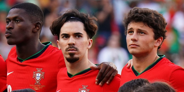 Paristeamfr's tweet photo. 🇵🇹🇵🇹🇵🇹🔫 Gonçalo Ramos qualifie le Portugal en huitième de finale de la Coupe du Monde !

Ça continue pour Nuno Mendes, Vitinha, Joao Neves ! https://t.co/7OeQHad0iq