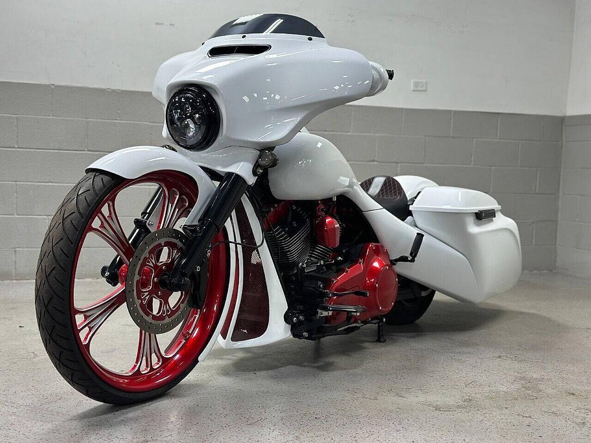 USHarleySales's tweet photo. Ad: For Sale - 2016 HARLEY-DAVIDSON FLHX CUSTOM https://t.co/qVUWle9SfQ <<--More #HarleyDavidson #Motorcycles https://t.co/zFVFdYxAOG