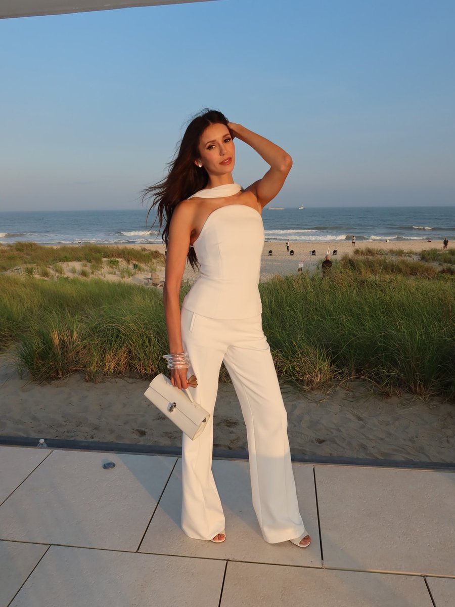 nindobrre's tweet photo. Nina Dobrev and Erica Barstein at Michael Rubin’s All White party on (07.01) in Bridgehampton, New York https://t.co/ULV1TLIyJO