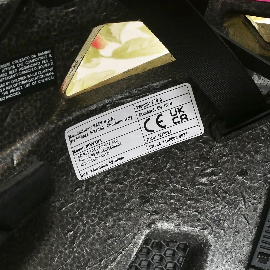 Cyclisme11's tweet photo. プロチーム支給品販売

ユニベットティテマロケッツ
非売品チームカスタムヘルメット
ニルヴァーナ WG11
KASK製 美品 サイズM 52-58cm
TwitterDM価格 38,000円

メルカリ・ヤフオクにも出品致しました
メルカリ出品リスト
https://t.co/MJkFZoqDvV

#ロードバイク物販 #jspocycle #ツールドフランス #選手支給品 #シクロクロス #マチュー #ワウト #ポガチャル #ヴィンゲゴー #レムコ