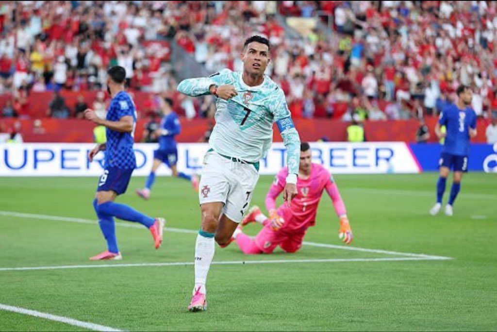 bandar_aaz's tweet photo. قمة أوروبية من العيار الثقيل 
في #كاس_العالم_٢٠٢٦ 
أنتهت بتأهل منتخب #البرتغال 
على حساب منتخب #كرواتيا 
مليون مبروك للأسطورة #كريستيانو_رونالدو 
مليون مبروك #جواو_فيليكس https://t.co/LU6kVBwqgz