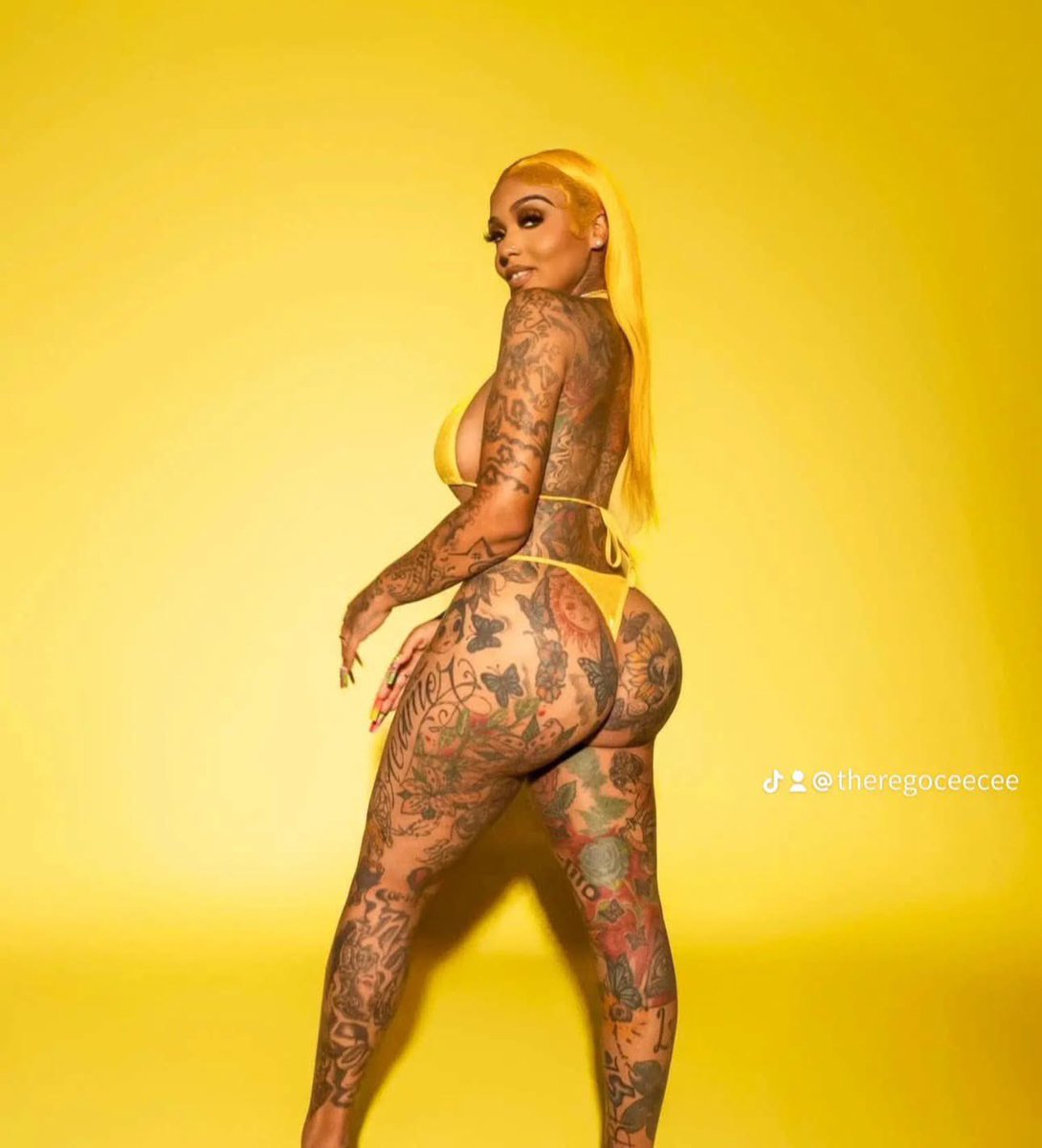 ThereGoCeeCee's tweet photo. Chops 🫣⭐️💛☀️🌻 #Dallasgirls https://t.co/U0RkKizuV6