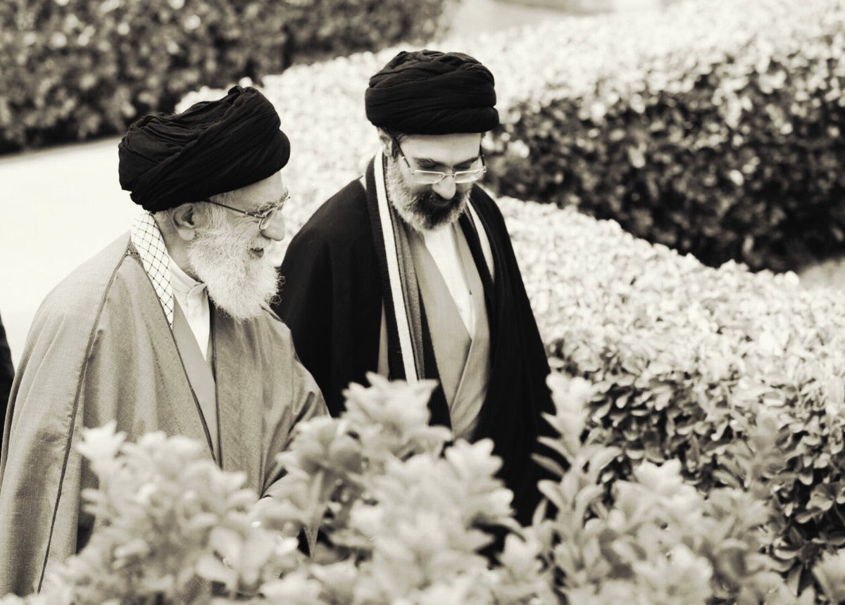 SadatMosavt9's tweet photo. این تشییع سخت ترین تشییع برای همه مون اما امان از دل آقا سید مجتبی 💔

#بایدبرخاست #اقای_شهید_ایران https://t.co/hqMb5CdBbC