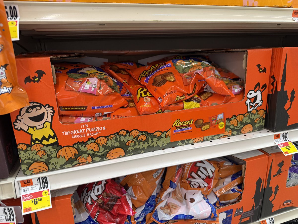 PenguinSix's tweet photo. As the nation prepares for the 250th Birthday, grocery stores in DC are already setting up for Halloween. https://t.co/MXyAvnnI9U