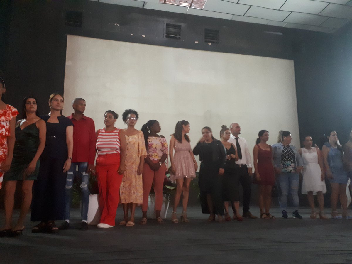 Diegoapg5's tweet photo. Universidad de #Yaguajay, #SanctiSpíritusEnMarcha gradúa más de 80 nuevos profesionales. #CubaEduca #UNISS #CubaEsCultura @DeivyPrezMartn1 @AlexisLorente74 @JasielCarballo @RadioYagNews @DiazCanelB @UnissJMarti @WalterBG_MES https://t.co/4boJHGW7ZT