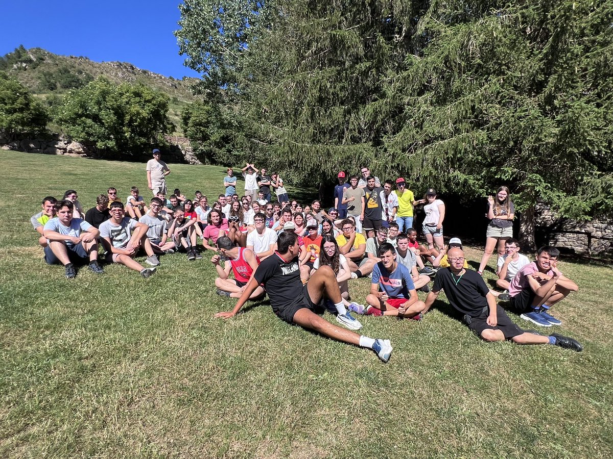 ActivitatsacidH's tweet photo. 1r dia de les colònies a Castellar de n’Hug: instal.lació, piscina, esports i discoteca. Un dia rodó!.

@acidH_IL #FIL #DIL 
 #somacidH #acidh  #diversitatintelectual @activitatsacidh 
@GMultiesports @bcn_gracia @independent_gracia https://t.co/Vtfmtl38yT