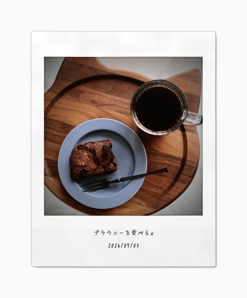 nekobakery's tweet photo. おはようございます。

もう何度食べたかわからないけど
相変わらず飽きる気がしない
手作りブラウニーと
ドリップコーヒーをいただきます。

お弁当作らなきゃ三꜂(꜀ ꜄ ‹:)꜆

#朝ごはん https://t.co/xbzq8FqnnH