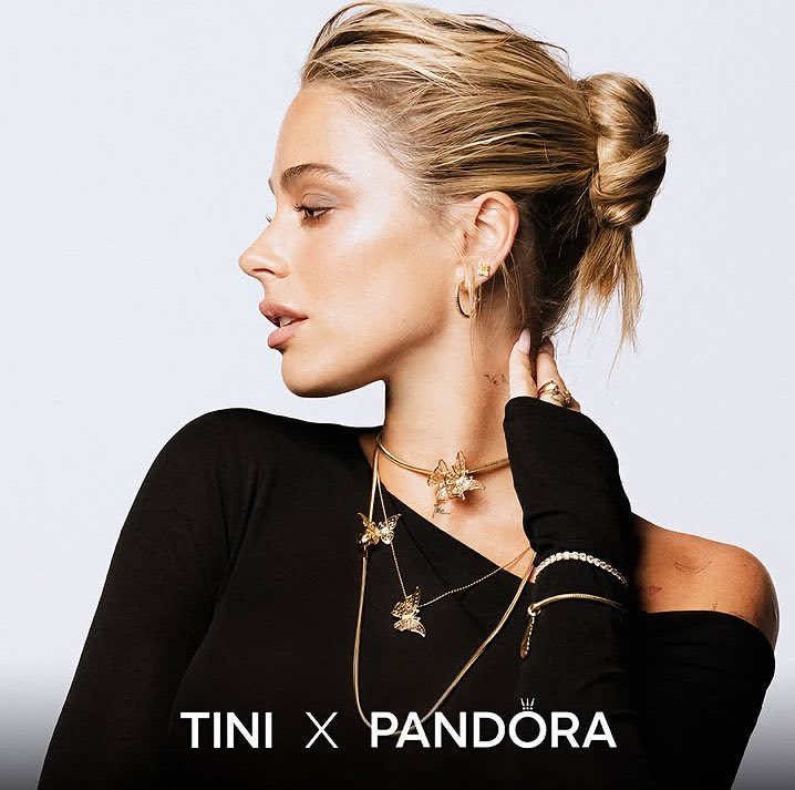 tinirude's tweet photo. tini decidió q nos levantemos y la veamos como cara de todas las marcas. me parece excelente https://t.co/o7pa4QwRGS