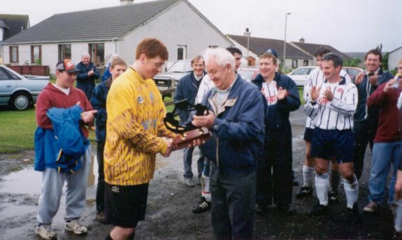 PentlandUnited's tweet photo. Happy 50th birthday to Stabbs Legendary goalkeeper and co manager Michael Gray. Have a brilliant evening #PUFC #stabbs #Legend https://t.co/4dgdLVDPPa