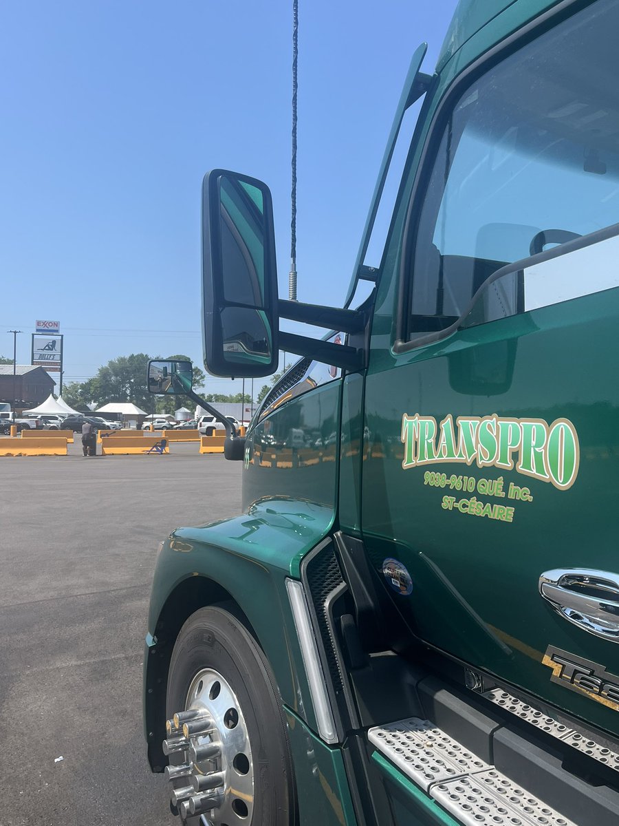 vincentcanada's tweet photo. @GeorgesLangRTL Fans de country, fans de Dolly Parton ,,, TN,Hwy 65 exit 22 , l’ancien truck stop avait brûlé en 2021,, rebâti aujourd’hui,,, merci Dolly https://t.co/ZV4rbgy3sm