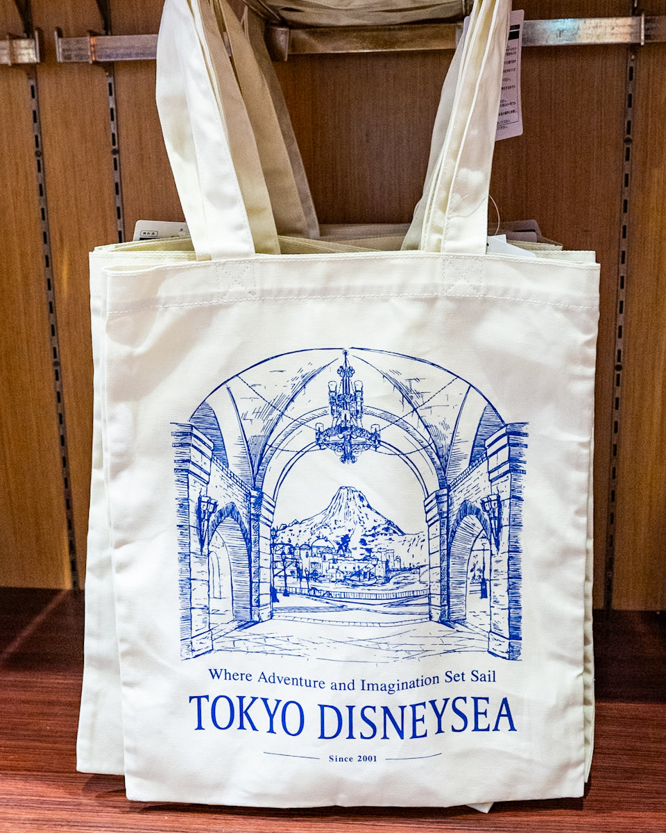 MezzoMikiD's tweet photo. パークを訪れた時の感動がよみがえる瞬間の景色をデザイン！
東京ディズニーランド・シー 
トートバッグが再販されました☆
https://t.co/g2ey36T8SI https://t.co/SQmislzaMx