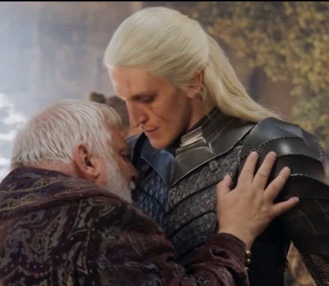 westerosies's tweet photo. Simon Russell Beale and Ewan Mitchell behind the scenes of #HouseOfTheDragon Season 3. https://t.co/t348EXenO1