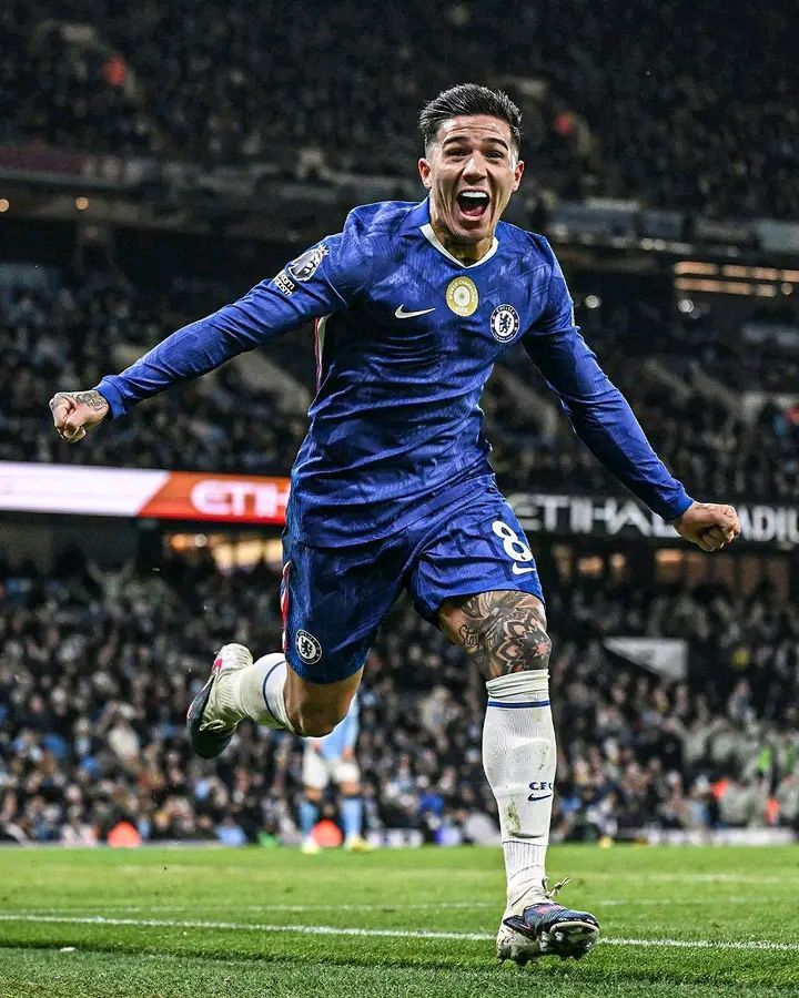 theMadridZone's tweet photo. 🚨 Enzo Fernandez's agent Javier Pastore has given 2 INTERVIEWS to Madrid-based media today, first telling @marca that "Enzo is exploring options to leave Chelsea", and now telling @diarioas that "Enzo likes Real Madrid, and Real Madrid likes Enzo." 

🤔👀 https://t.co/ONKPi1DH9u