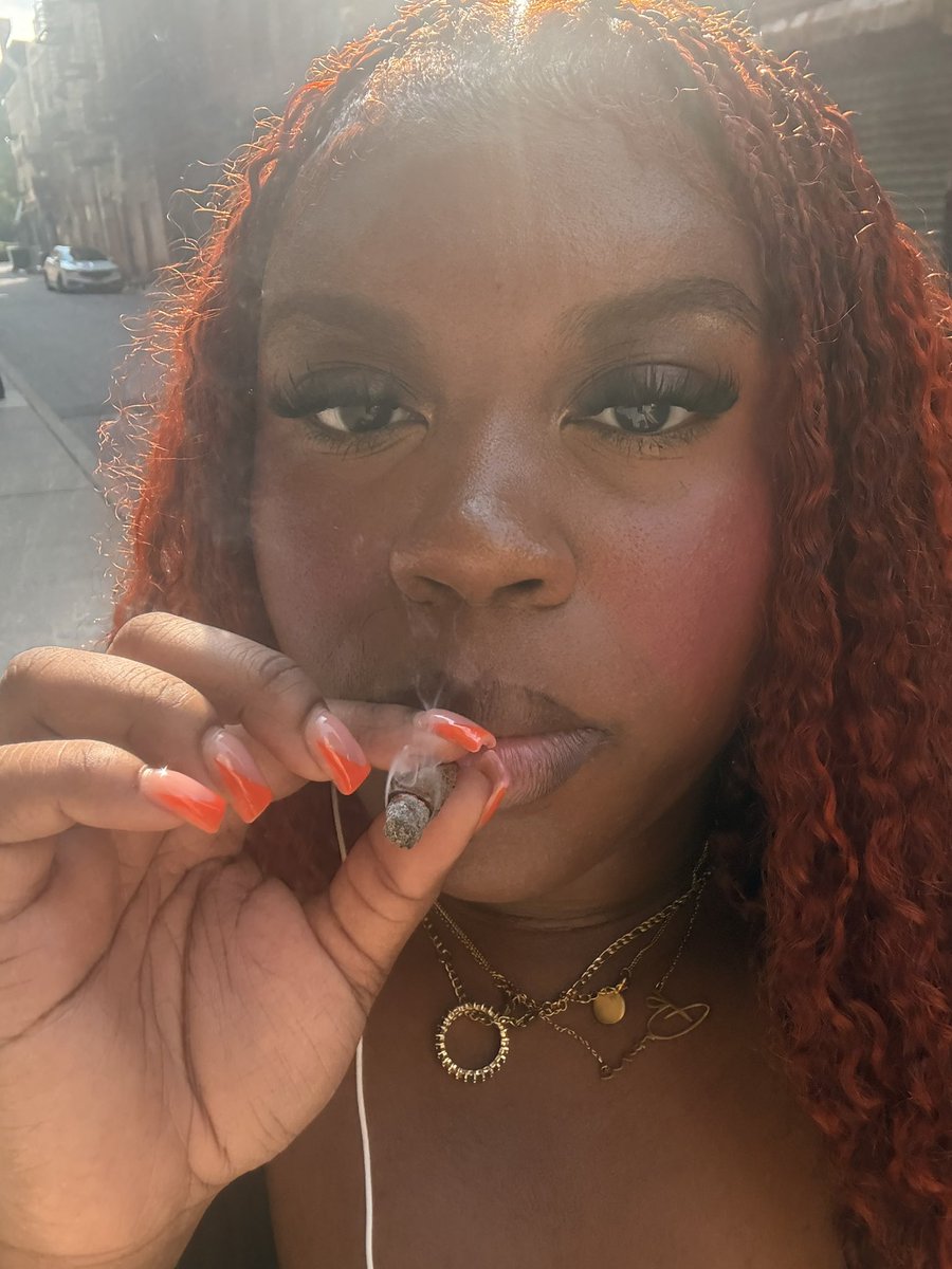 fatblackdaria's tweet photo. i’ve just been feeling so pretty lately https://t.co/dXbgj02dcO