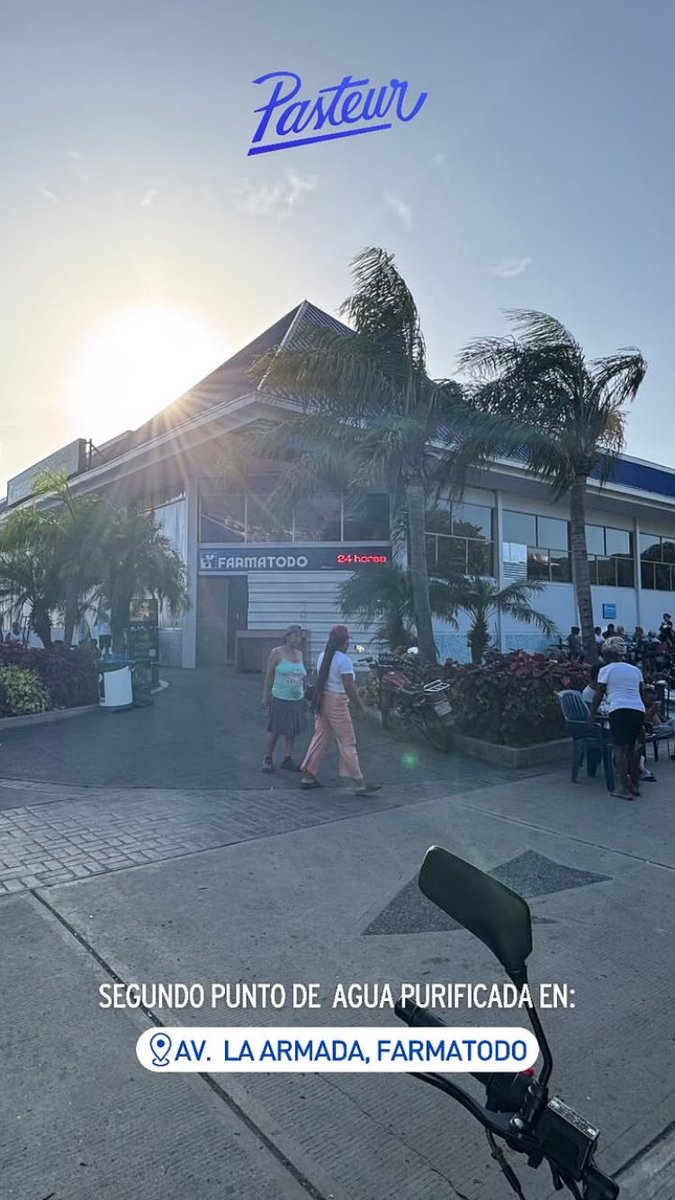 MariRiquelme's tweet photo. La empresa Pasteur de Venezuela logró poner dos puntos de agua purificada en La Guaira.

Uno en el Farmatodo de Playa Grande y el otro en La Armada de Catia La Mar.

El agua es gratuita, sólo debes llevar tu envase. https://t.co/a0qM3Vkvu2