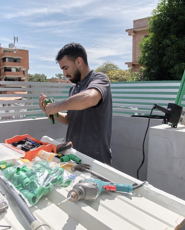 MariRiquelme's tweet photo. La empresa Pasteur de Venezuela logró poner dos puntos de agua purificada en La Guaira.

Uno en el Farmatodo de Playa Grande y el otro en La Armada de Catia La Mar.

El agua es gratuita, sólo debes llevar tu envase. https://t.co/a0qM3Vkvu2