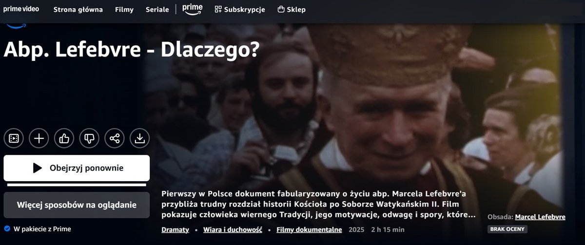 DomiGasiorowski's tweet photo. Dlaczego Amazon promuje niebezpieczną, prorosyjską sektę?

W zasobach Prime Video w naszym kraju możemy znaleźć film „Abp Lefebvre – Dlaczego?” Temat na czasie, bo lefebryści mimo poparcia tak znamienitych osób jak Grzegorz Braun zostali niedawno ekskomunikowani.

Obejrzałem to dzieło niestety w całości i z pewnością nie jest to dokument, a czysta robota propagandowa. Życiu Marcela od najmłodszych lat towarzyszyły znaki – rodzina wiedziała, że jest przeznaczony do najwyższych pozycji w Kościele i świecie. Ta narracja jest podawana z subtelnością północnokoreańską. W kwestii spraw wiary autorzy też nie dzielą włosa na czworo. Współczesny kościół, Watykan i nawet nasz Karol Wojtyła są chłostani bezlitośnie. Przede wszystkim za ekumenizm. Według ludzi bractwa, spotkanie JP2 z głowami innych wyznań było skandalem. Raz, że się w ogóle odbyło - w końcu jest tylko jedna prawdziwa religia. Dwa, że nasz Papież nie skorzystał z okazji, żeby nawrócić niewiernych. Po obejrzeniu człowiek oddycha z ulgą, że Bractwo ma ograniczony wpływ na władzę, bo ich mentalność niewiele różni się od Krzyżowców.

Pytanie tylko czy rzeczywiście lefebryści są marginesem społeczeństwa? Chyba nie można tego powiedzieć o Polsce. W filmie głos zabierają ważne osoby. Paweł Lisicki to redaktor naczelny „Do Rzeczy”- pismo było partnerem "Visegrad Post", finansowanego przez Kreml. Uważni obserwatorzy wiedzą, że od lat możemy w nim znaleźć kremlowskie narracje. Kolejnym bohaterem, jest Sławomir Cenckiewicz, jeszcze do niedawna szef Biura Bezpieczeństwa Narodowego. Zawsze wydawało mi się, że jego związki z lefebrystami powinny być tematem debaty publicznej.  Cenckiewicz przez wiele lat redagował biuletyn Bractwa. Kolejny polityk związany z lefebrystami to nestor narodowców Krzysztof Kawęcki. W „dokumencie” chwali się, że to właśnie on, osobiście zaprosił Bractwo do Polski w latach 80. Lefebryści poczuli się tak dobrze w naszym kraju, że w roku 1999 wzięli udział w prowokacji z krzyżem na Żwirowisku w Auschwitz. Przypadkiem w roku ratyfikacji akcesji Polski do NATO. Aferę rozkręcił antysemita Świtoń razem ze Stowarzyszeniem Ofiar Wojny. Tej ostatniej organizacji przewodził Mieczysław Janosz znany z bandyckiej, SB-eckiej afery Żelazo.

Choć to dość niepokojące elementy, to tylko początek. W filmie w roli animatora środowiska tradycjonalistów widzimy bowiem Rafała Mossakowskiego. Ten człowiek łączy wiele wcześniejszych wątków. Jest to działacz prorosyjski, twórca Centrum Edukacyjnego Powiśle. Jednocześnie były szef sztabu Brauna, poplecznik Kamratów, gość reżimowego Międzynarodowego Radia Białoruś. Słowem, człowiek Renesansu. 19 listopada 2013 w siedzibie dawnego Zbowid Mossakowski gościł Sławomira Cenckiewicza w ramach promocji książki o Wałęsie. Mossakowski jest także bardzo dobrym znajomym Kawęckiego z którym łączy go działalność polityczna i publicystyczna. Promował jego wydawnictwa w czasach gdy Kawęcki był zatrudniony w Centrum Dmowskiego.

Prawdziwą perełką jest dla mnie występ Piotra Wallerycha. Poseł I kadencji Sejmu był związany z Polskim Komitetem Obrony Życia, Rodziny i Narodu. W latach 70. Organizacja była pionierem ruchów pro-life. Miała jednak także inne cele. Wspierała Moskwę i zwalczała opozycję demokratyczną, zwłaszcza KOR. Jej założyciel Marian Barański podpisał wiernopoddańczy list do Putina w 2014 roku. Nie przeszkodziło to Janowi Żarynowi zatrudnić go w Instytucie Dmowskiego. Wisienka na torcie. Piotr Wallerych występował jako ekspert komisji ds. weryfikacji WSI. Zakładam, że za wiedzą czy nawet rekomendacją Sławomira Cenckiewicza. Następnie był w zarządzie fabryki wchodzącej w skład Polskiej Grupy Zbrojeniowej.

W filmie i środowisku Bractwa znajdziemy zresztą całą masę innych osób, które były hojnie dotowane przez Instytut prowadzony przez Jana Żaryna. Mamy tu bowiem Roberta Bąkiewicza, oraz inne osoby związane z fundacją Andegavenum. Bogusław Kiernicki i Marek Jurek reprezentują z kolei fundację Św. Benedykta oraz wydawnictwo Dębogóra. Wszystkie te byty są ze sobą powiązane, promują skrajną prawicę, często o prorosyjskich ciągotach. W filmie pojawiają się prorosyjscy monarchiści tacy jak Jacek Bartyzel. Prorosyjscy nacjonaliści z kanału Chrobry Szlak – Piotr Błaszkowski i Kamil Klimczak. Łza się w oku kręci gdy widzimy jak ten ostatni służy do mszy w roli ministranta. Rosyjskich tropów jest tak dużo, że gdy natrafiamy na Arkadiusza Robaczewskiego związanego z Rydzykiem i Ordo Iuris, pozostaje tylko wzruszyć ramionami.

Twórcy filmu i samo Bractwo dają głos osobom z trudną przeszłością. Jako ważny świadek pierwszych lat funkcjonowania lefebrystów w Polsce wypowiada się lubelski narodowiec Grzegorz Wysok, który został swego czasy skazany za lżenie Żydów. Prowadził też klub dyskusyjny do którego zapraszał największe rosyjskie o....e w naszym kraju. Chyba najbardziej jednak zaskoczyła mnie obecność w filmie Roberta W. dziennikarza („Do Rzeczy”, Prawy_pl) i byłego zakonnika. W listopadzie 2023 wynajęty przez Roberta W. kryminalista poderżnął gardła i podpalił dwie alpaki na gospodarstwie należącym do byłej żony Roberta. Pierwsze doniesienia prasowe pojawiły się zaraz po zbrodni. W czerwcu 2025 pisała o tym szeroko prasa. Film miał premierę w grudniu. Było mnóstwo czasu, żeby wyciąć te fragmenty.

O tym, że lefebryści prowadzą działalność prorosyjską wiadomo nie od dziś. Związany z Bractwem biskup Williamson odwiedził Warszawę w roku 2022. Skorzystał z okazji, żeby nazwać Putina „odważnym człowiekiem walczącym ze złem”. Ktoś go do stolicy naszego kraju zaprosił. 

W czasach PRL skrajne i sekciarskie ruchy religijne były kontrolowane przez komunistyczne służby specjalne. Były one bowiem użytecznym instrumentem do dzielenia religijnego polskiego społeczeństwa i walki z Watykanem. Mam silne wrażenie, że niewiele się zmieniło od tamtych czasów.